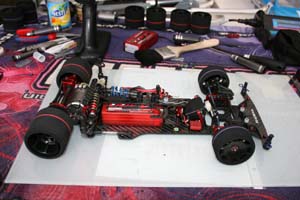 Un prototype Pro10 200mm sur base de Kyosho Ra.