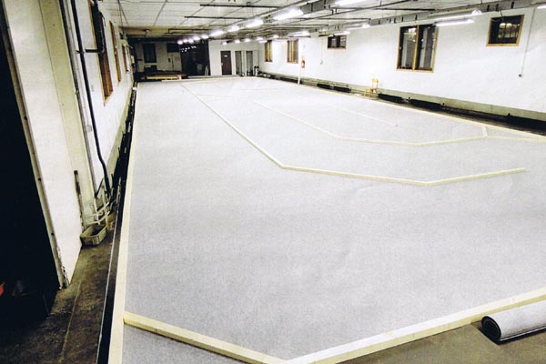 La piste en cours de montage.