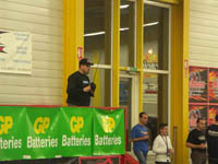 Scotty Ernst, le célèbre speaker (et propriétaire du S&N's Trackside Hobbies & Raceway situé à Brooklin dans le Wisconsin), venu également des Etats-Unis.