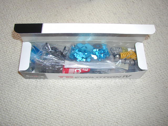 Contenu de la boîte du Tamiya TB Evo4.
