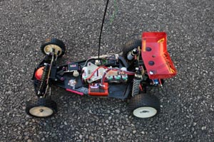 Schumacher Cougar II avec châssis en fibres de carbone Eurocomposite.